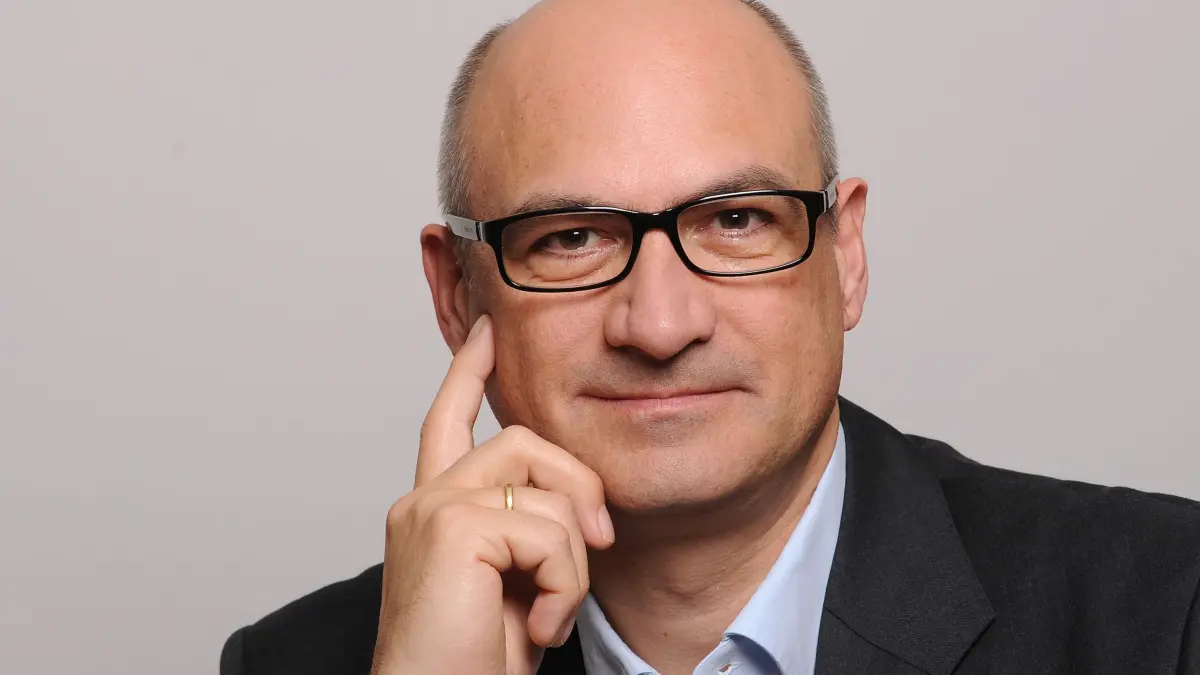 Thomas Horky ist Professor für Sport–Kommunikation an der Macromedia–Hochschule in Hamburg.