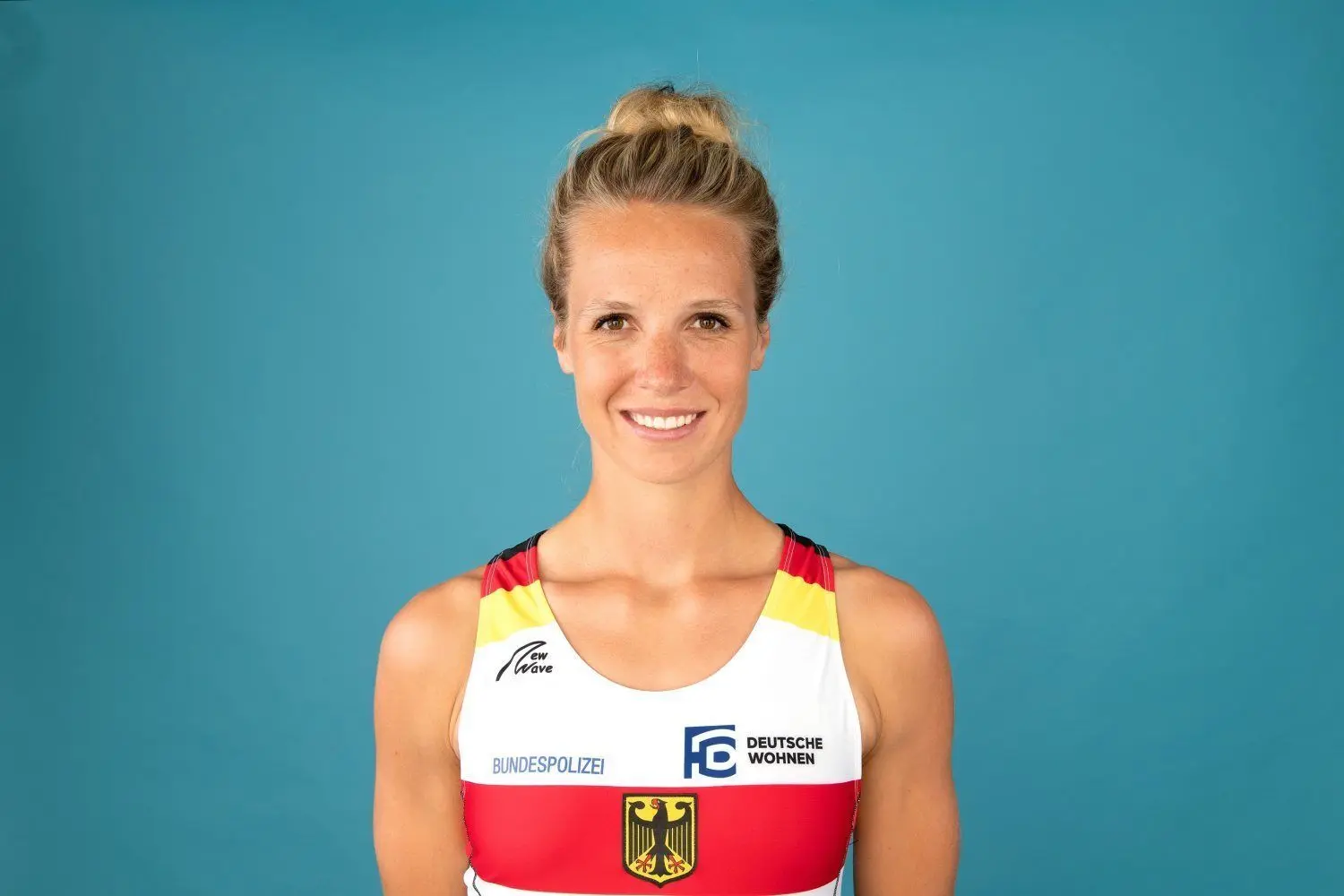 Rudern: Mannschaftsfototermin am 13.08.2019 in Muenchen-Oberschleissheim..Im Bild: Daniela Schultze (Doppelvierer Damen - ohne) ..Portrait Portraet Kamerablick Halbfigur Halbkoerper Studio Sportlerin Ruderin DRV Frauen.Das Bild wurde elektronisch bearbeite⇥