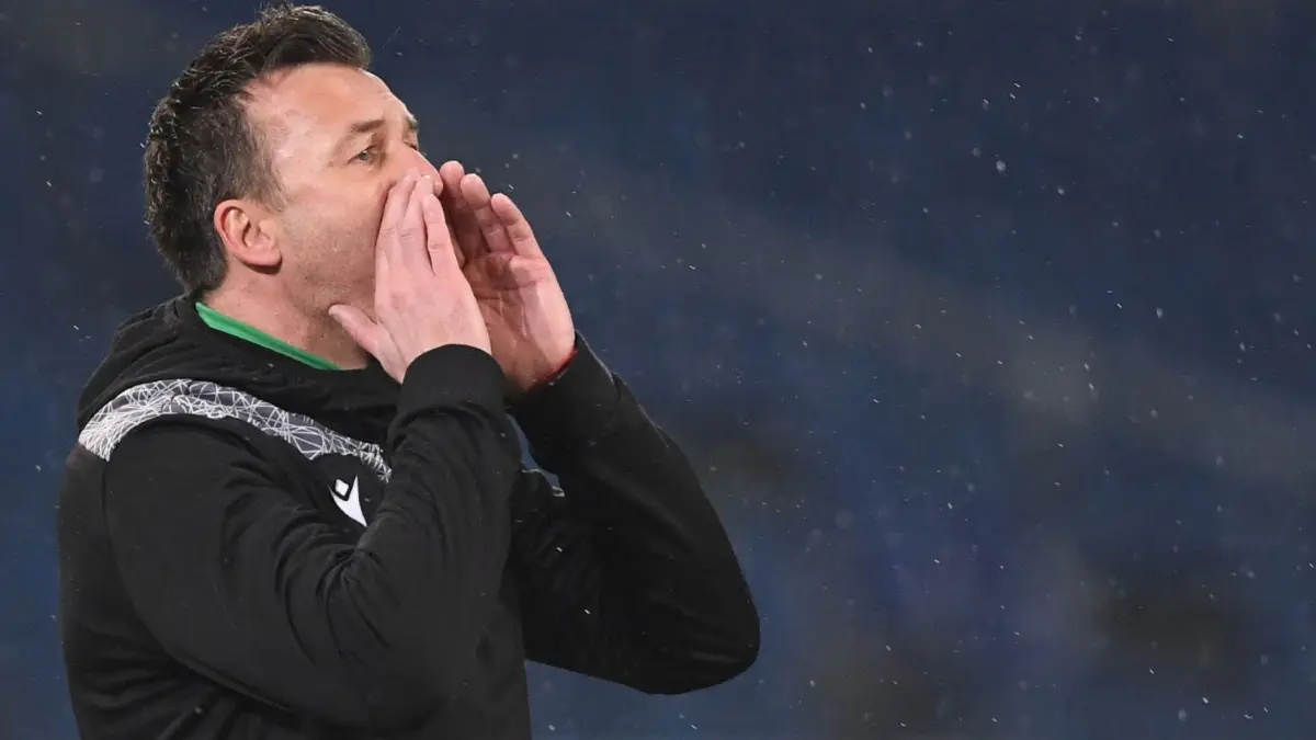 Hannovers Trainer Christoph Dabrowski hat den heutigen Gegner einfach mal zum Favoriten erklärt. Wo wird das Spiel gegen den 1. FC Nürnberg live in TV und Stream übertragen? Hier gibt es alle Infos.
ARCHIV - 19.01.2022, Niedersachsen, Hannover: Fußball: DFB-Pokal, Hannover 96 - Borussia Mönchengladbach, Achtelfinale in der HDI-Arena. Hannovers Trainer Christoph Dabrowski schreit. (zu dpa «Zurück auf der großen Bühne: Dabrowski belebt Hannover 96 neu») Foto: Swen Pförtner/dpa +++ dpa-Bildfunk +++