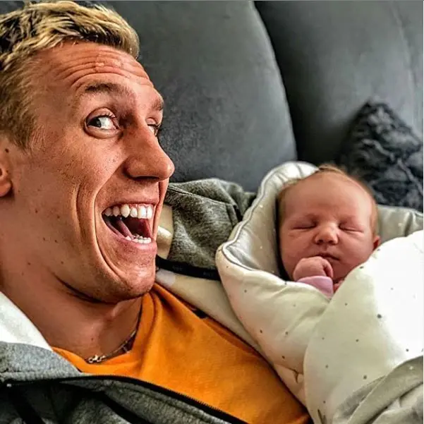 Der Cottbuser Serien-Sieger Piotr Lisek ist im Oktober Vater eines Mädchens geworden.