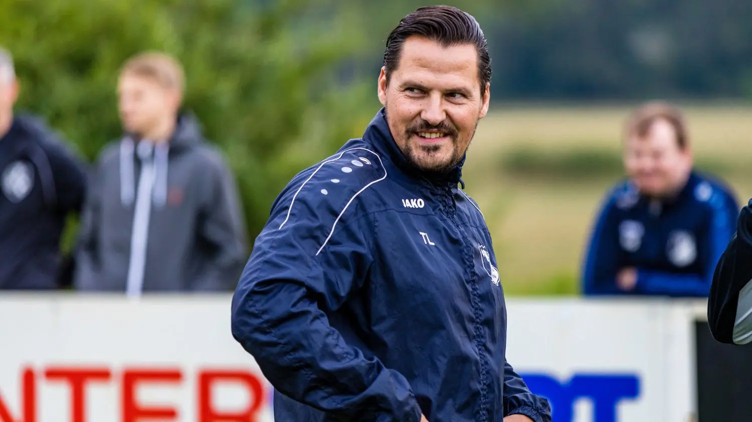 Trainer Toni Lempke hat gut lachen. Er ist mit dem VfB Krieschow auf Tabellenplatz zwei in der Oberliga Süd gerückt.