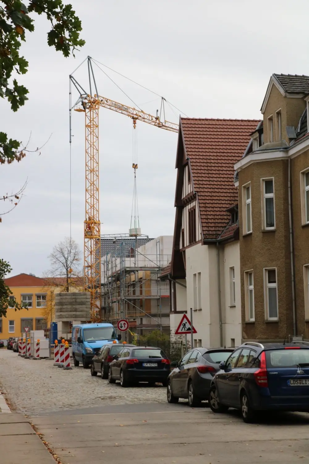 In der Jägerstraße baut die LWG zwischen zwei bestehende Gebäude ein Mehrfamilienhaus mit acht großen Wohnungen.