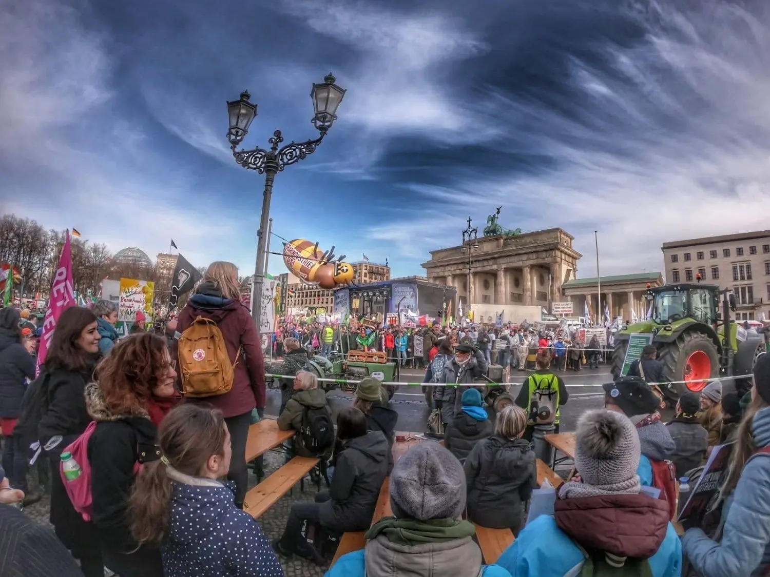 Bei der Tierschutzdemo im Rahmen der Grünen Woche am Brandenburger Tor waren auch sieben Tierschützer aus Elbe-Elster dabei.