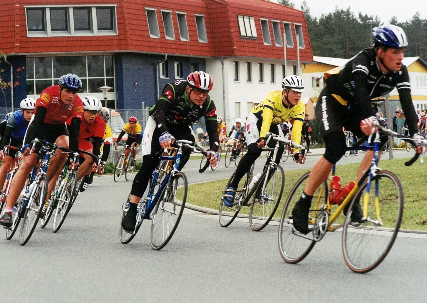 Der ehemalige Radsportler Steffen Blochwitz (Mitte) leitet mittlerweile das LKT-Team Brandenburg.