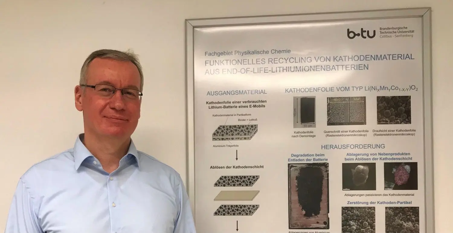 Jörg Acker, 50, kam 2007 nach aus Freiberg nach Senftenberg. Hier übernahm er das Fachgebiet physikalische Chemie. Als einer der ersten stürzte er sich auf das Recycling von Batterien - an dem jetzt alle Welt forscht.