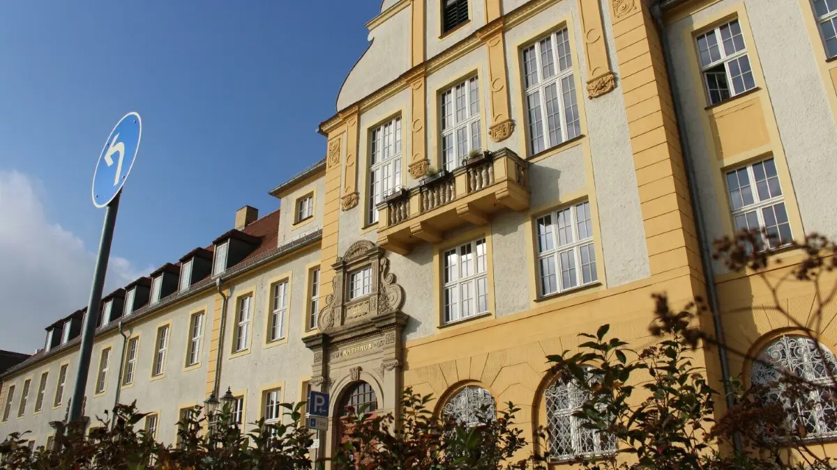 Das Rathaus in Weißwasser wird nun den nächsten Nachrücker auf der Liste für die SPD anschreiben.
Im Rathaus in Weißwasser ist entschieden worden: Die öffentlichen Einrichtungen der Stadt sollen bis zum 29. März für die Öffentlichkeit gesperrt werden.