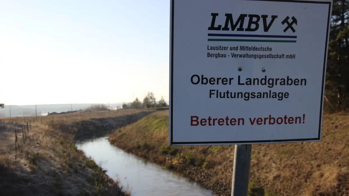 Der Obere Landgraben, hier kurz vor dem Einlauf den Sedlitzer See, ist derzeit gut mit Wasser bestückt. ⇥
Der Obere Landgraben, hier kurz vor dem Einlauf den Sedlitzer See, ist derzeit gut mit Wasser bestückt. Foto: T. Richter-Zippack