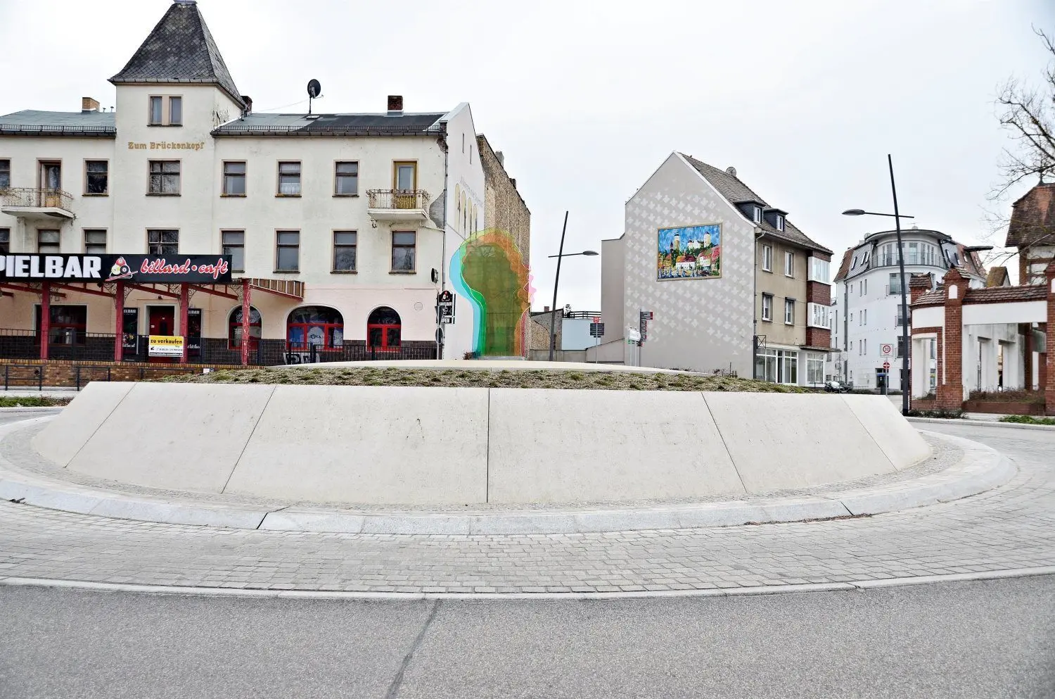 Nichts mehr zu holen für Diebe am Kreisverkehr in Finsterwalde: Die Stadt hat Anfang 2021 nach dem anhaltenden Buchstaben-Klau die letzten verbliebenen Lettern selbst abmontiert.