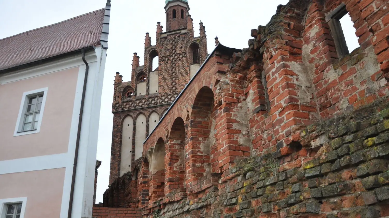 Der ehemalige Nonnengang in der Klostermauer des Klosters Marienstern in Mühlberg soll saniert werden.
