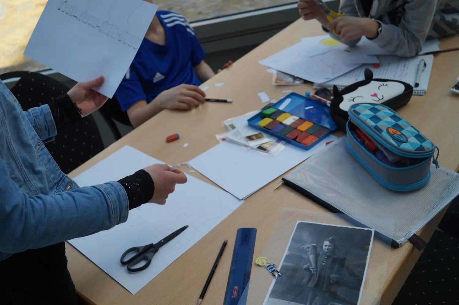 Drehbücher, die Figuren und den Film samt Schnitt haben die Schüler selbst erstellt.