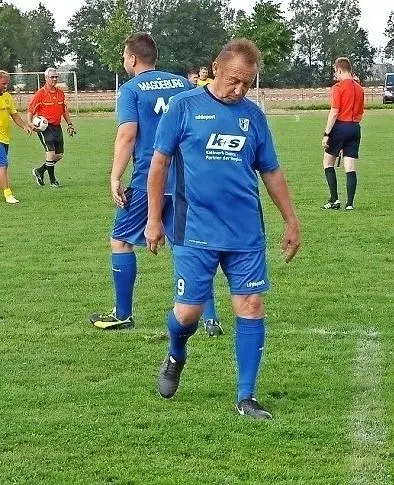 Eine Halbzeit zeigt Joachim Streich, was er noch drauf hat.