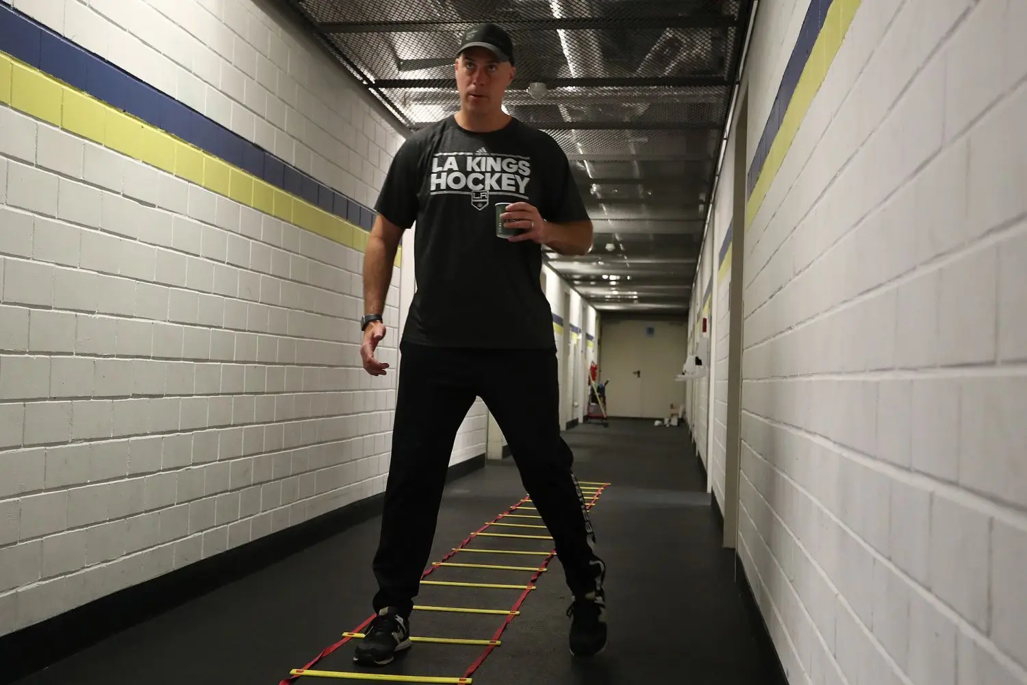 Füchse-Coach Corey Neilson leitet die Spieler in der Sommervorbereitung an.