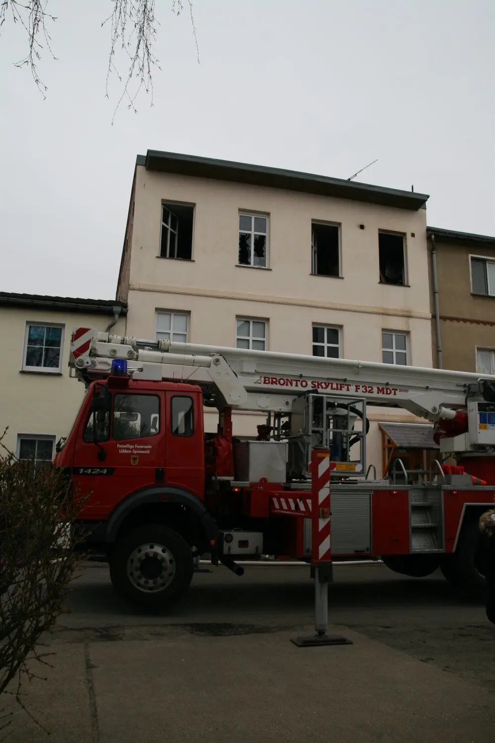 Im zweiten Geschoss dieses Hauses im Lübbener Schoberweg brannte es Montagnachmittag.