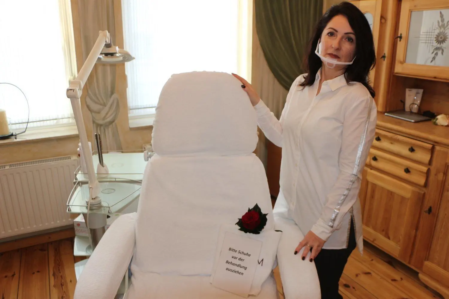 Jana Barke-Keller, Betreiberin vom Senftenberger Studio Barke Kosmetik, steht im November ohne Kunden da.