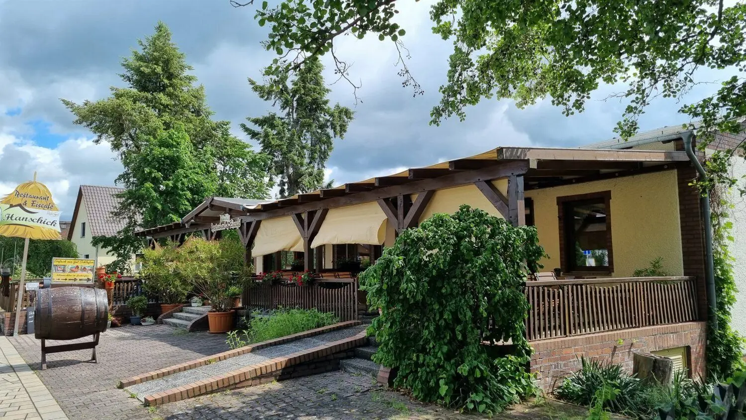 Eher ein Nebenschauplatz ist das Café Hanschick in der Dammstraße.