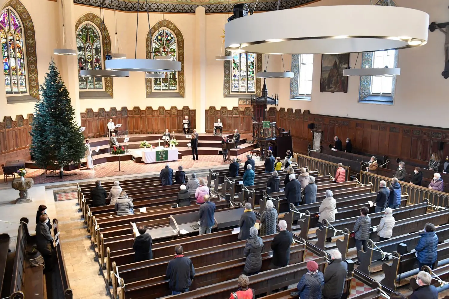 Dankgottesdienst, in Pandemiezeiten auf Abstand, nach Umbau in der St. Nikolaikirche in Bad Liebenwerda.