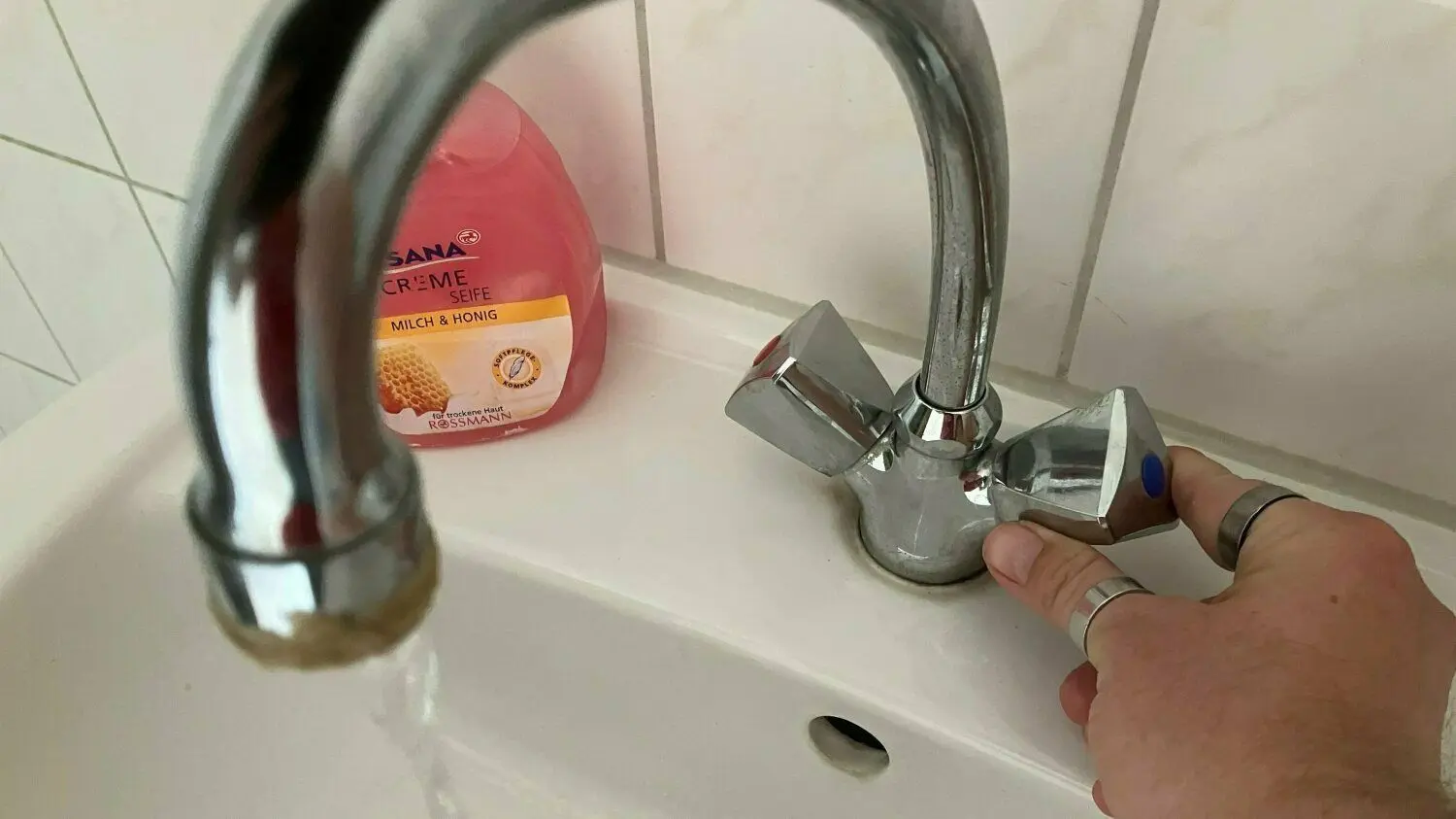 Gibt es in Hoyerswerda in öffentlichen Gebäuden bald nur noch kaltes Wasser?