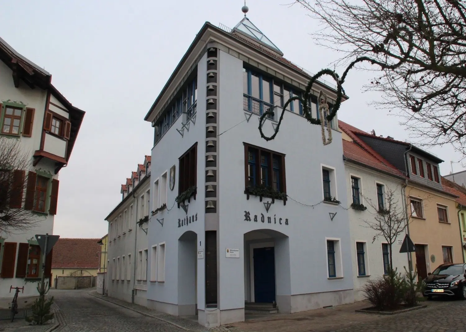 Im Wittichenauer Rathaus werden Einwohner demnächst den Wertgutschein erhalten, mit dem der Einzelhandel in der Stadt unterstützt werden soll.