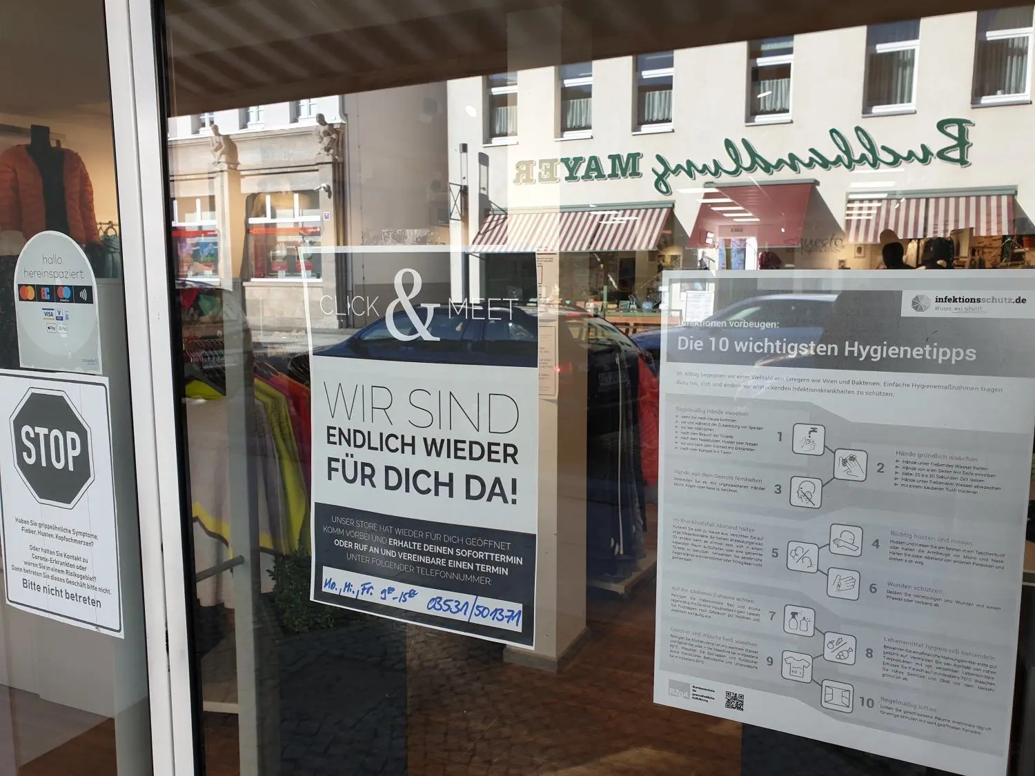 In Finsterwalde nehmen seit Montag immer mehr Geschäfte die Möglichkeit des Click & Meet in Anspruch. Auch Scheider Moden an der Berliner Straße ist „endlich wieder für seine Kunden da".
