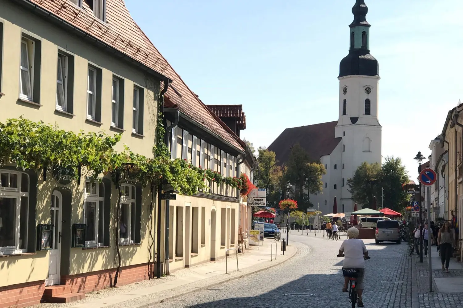 Von der Ehm-Welk-Straße bietet sich ein schöner Blick zur Nikolaikirche. Foto: Stadt Lübbenau