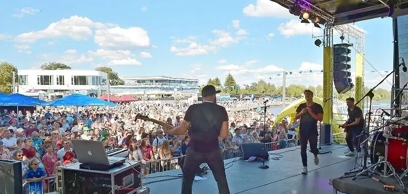 Auf der Hauptbühne wird auch 2019 beim 7. Senftenberger Hafenfest Musik und Show zu erleben sein.