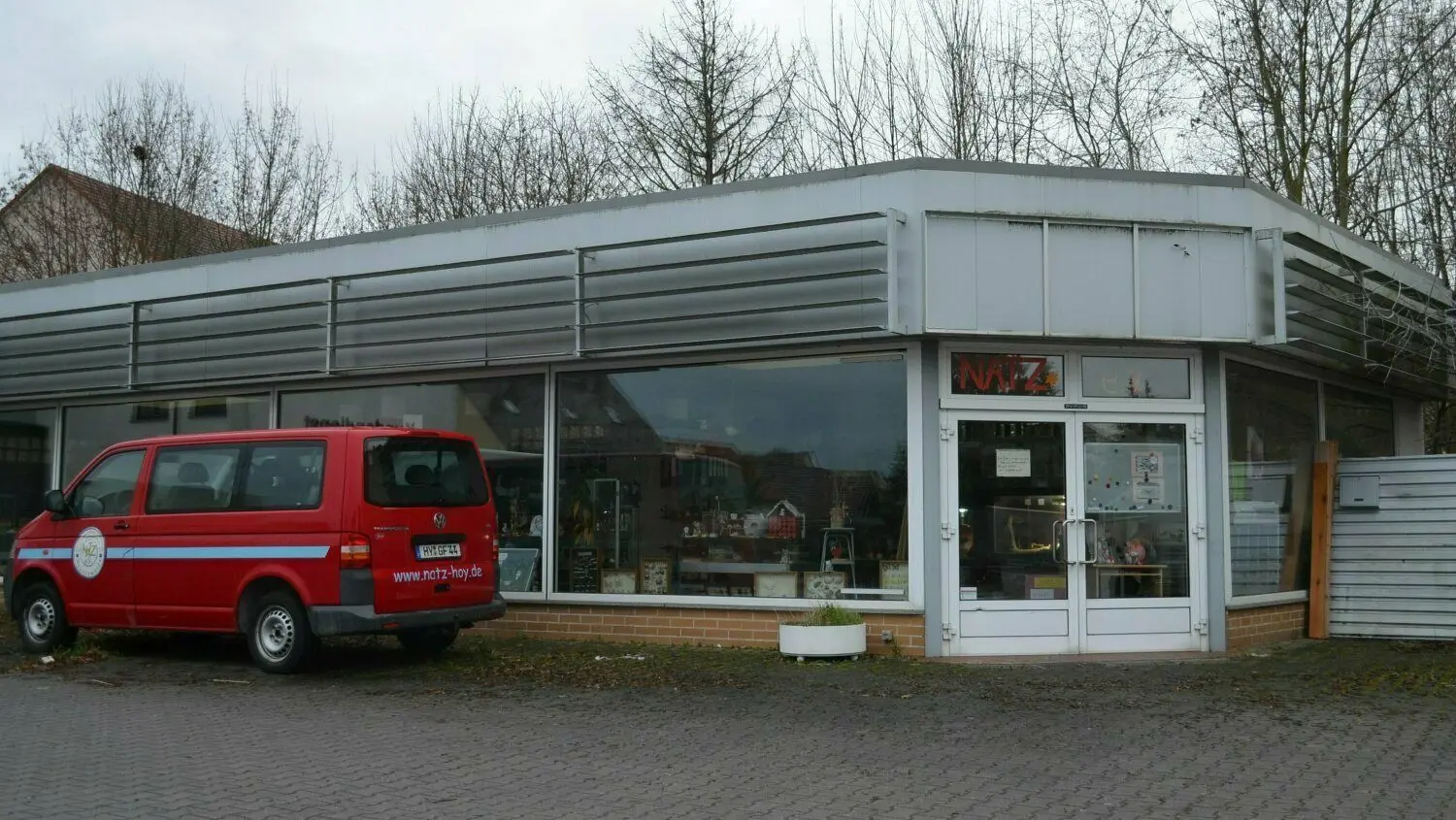 Im einstigen Autohaus Struthoff in Hoyerswerda ist jetzt der Sitz des Natz,