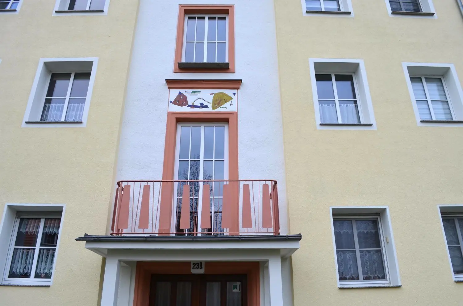186.000 Euro hat der Großvermieter in die Sanierung des Wohnblocks Heinrich-Heine-Straße 23a bis c in Hoyerswerda investiert.