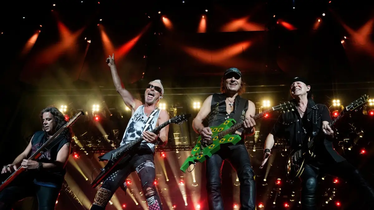 Die Scorpions live bei „Rock in Rio“. Am 25.02.2022 erscheint ihr neues Album „Rock Believer“.
Pawel Maciwoda (l-r), Rudolf Schenker, Matthias Jabs und Klaus Meine von der Band Scorpions treten beim Rock in Rio Musikfestival auf. +++ dpa-Bildfunk +++