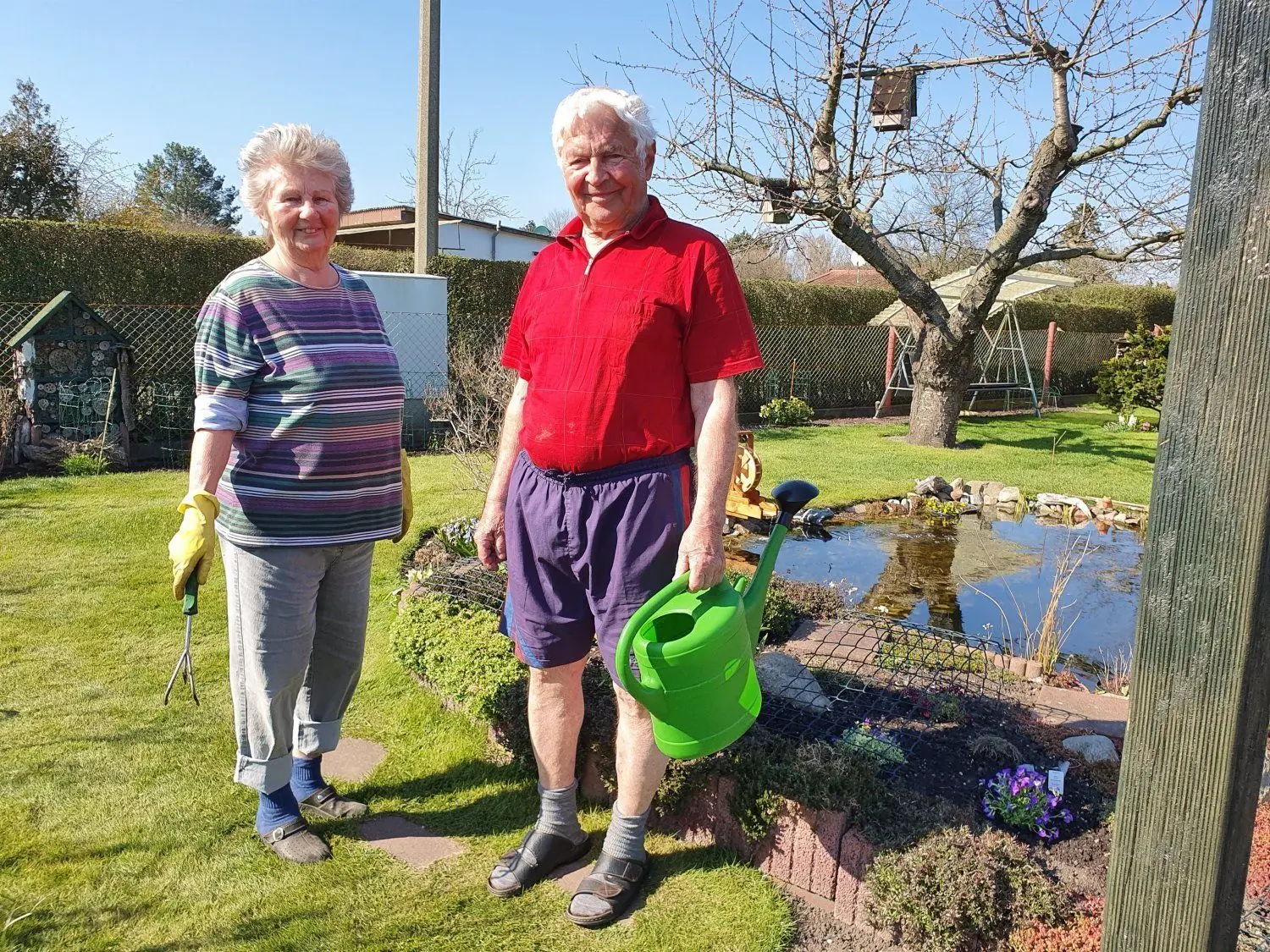 Brigitte (79) und Eberhard Erfurth (83) aus Hoyerswerda läuteten die diesjährige Gartensaison schon im Februar ein.