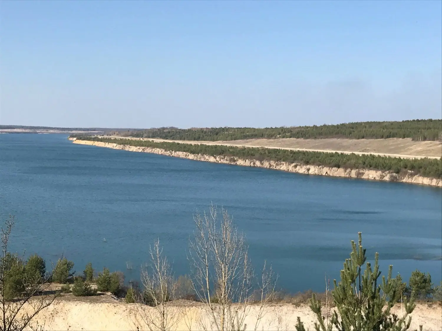 Blick auf den Altdöberner See mit der Halbinsel Pritzen. Ursprünglich sollte dieser Landpfeiler auch mit abgebaggert werden.
