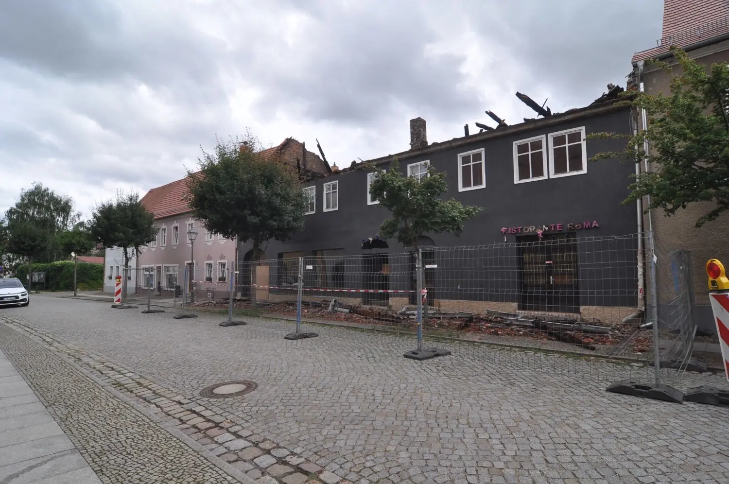 Am 5. Juli stand der Dachstuhl des Wohnhauses in der Kirchstraße 4 in Mühlberg schnell in voller Ausdehnung in Flammen. Das Haus ist im Jahre 1714 errichtet worden und gehört zu den ältesten in der Straße.