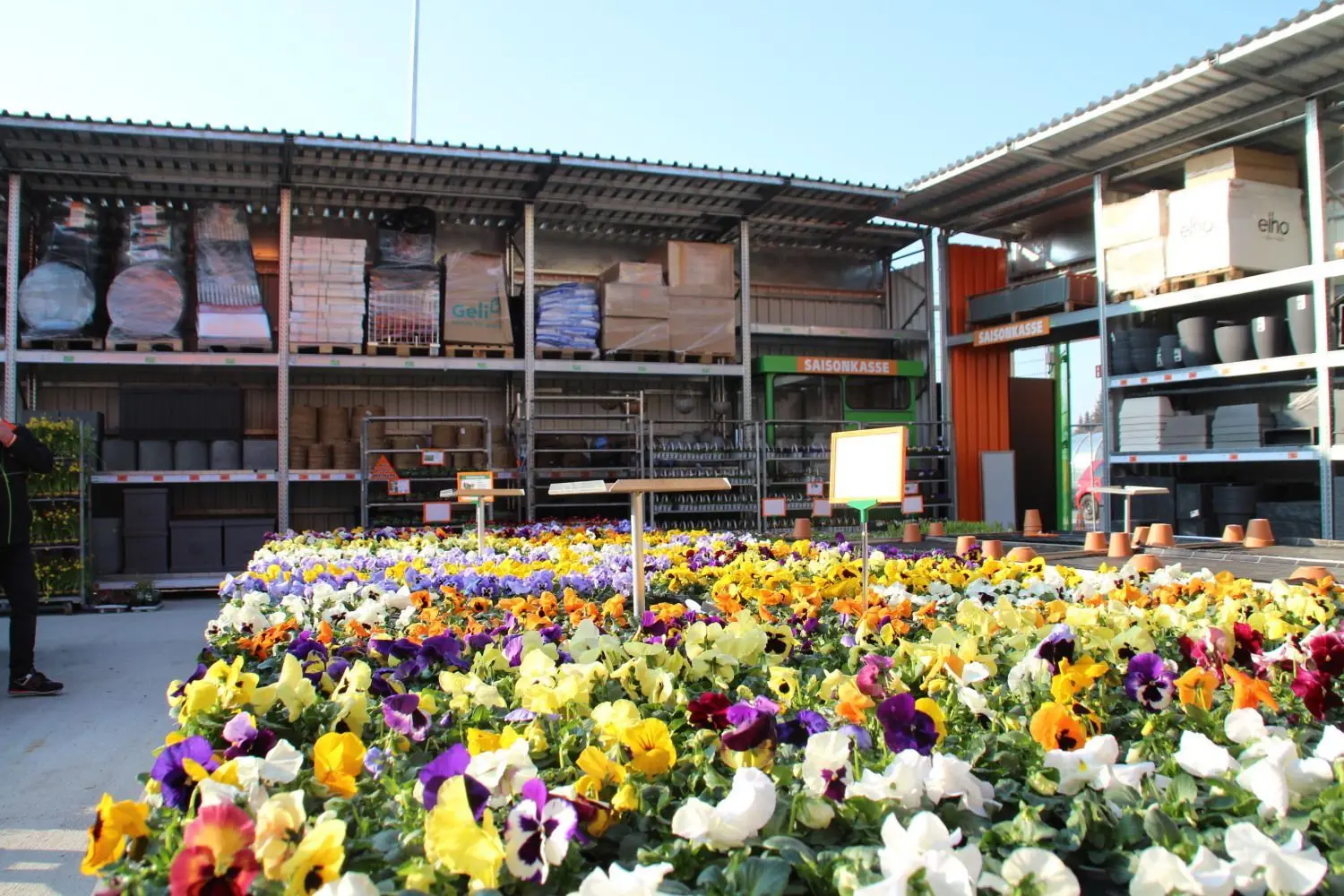 Pünktlich zur Blüh- und Pflanzsaison im Frühjahr ist die Modernisierung des Globus Baumarktes in Hoyerswerda abgeschlossen. Der Außenbereich für das Gartensortiment wurde auch vergrößert.