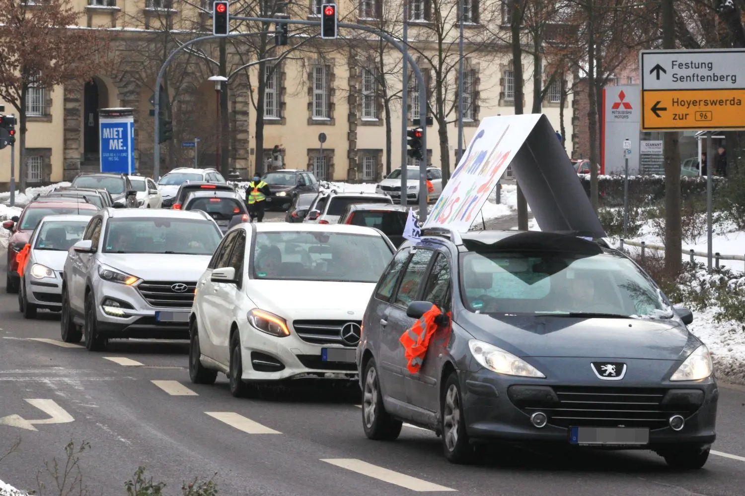 Statt eines Autokorsos wie am vergangenen Wochenende in Senftenberg, wird es am Freitag erstmals einen Prostest gegen die Corona-Maßnahmen auf dem Spremberger Marktplatz geben.
