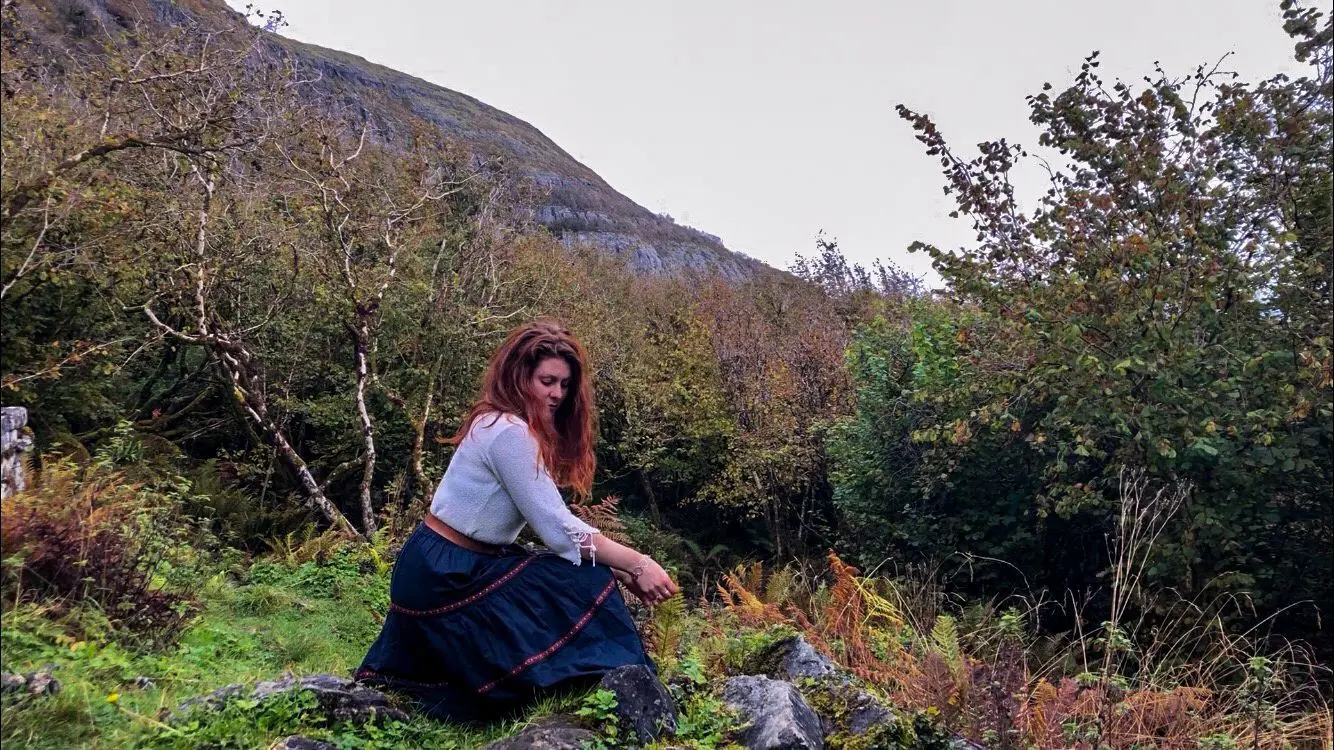 Bevor es Johanna Hoff nach Irland zog, machte die Cottbuserin 2016 ihr Abitur am Ludwig-Leichhardt-Gymnasium und studierte Theaterwissenschaften in Leipzig.