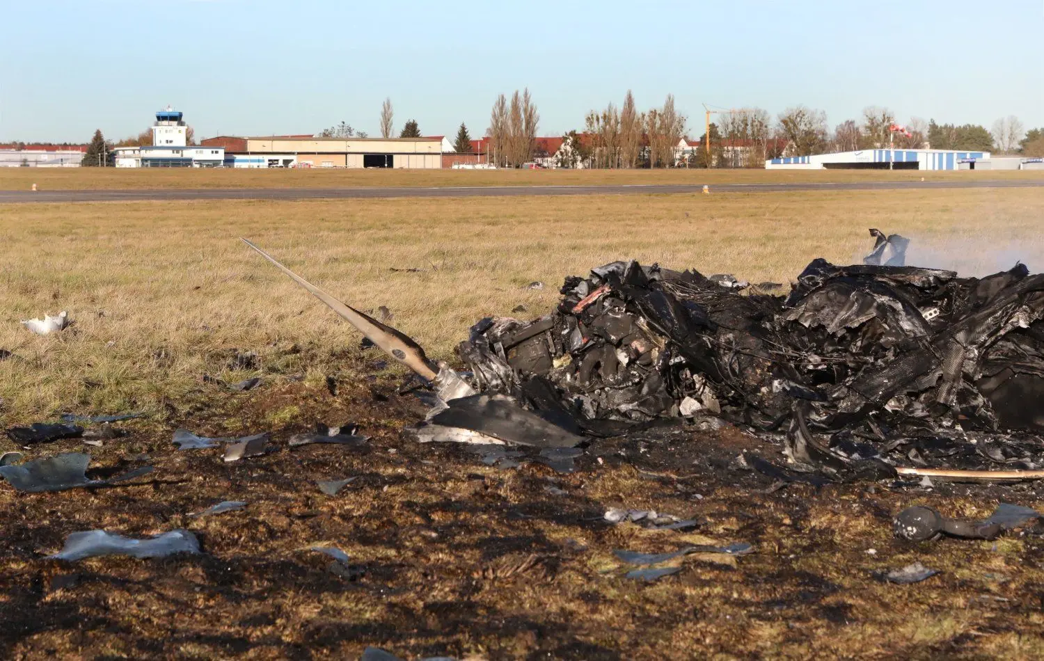 Flugzeugabsturz auf dem Strausberger Regionalflugplatz.