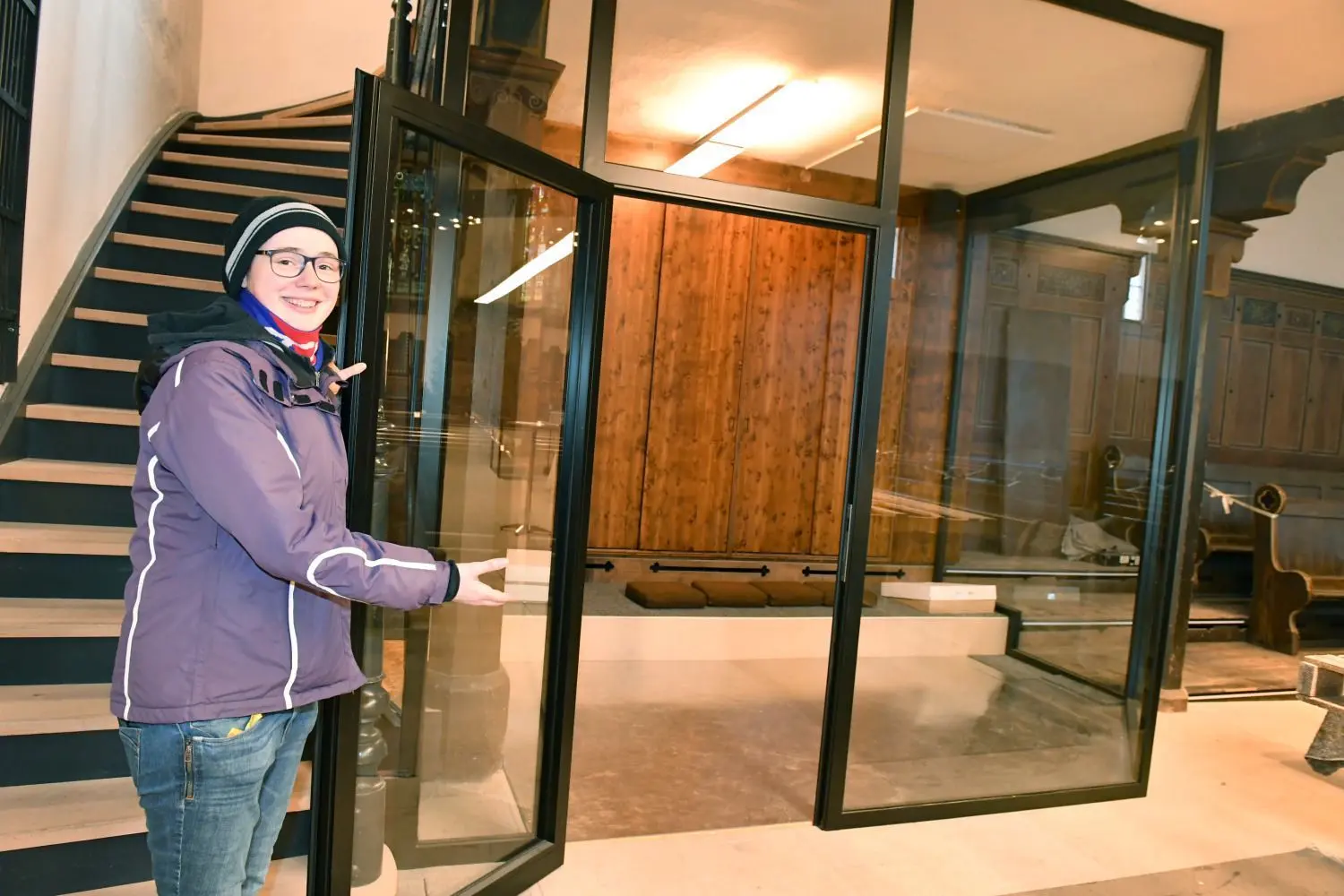 Welche Kirche hat schon einen speziellen Beschäftigungsraum für Kinder? Henriette Barth (28) zeigt die neue Kinderstube in der St. Nikolaikirche in Bad Liebenwerda.