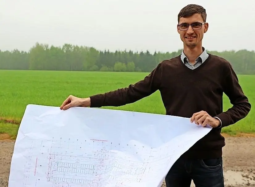 Den Plan für den vollautomatischen Milchviehstall hat der neue MKH-Chef Benno Mross (27) schon erstellt.