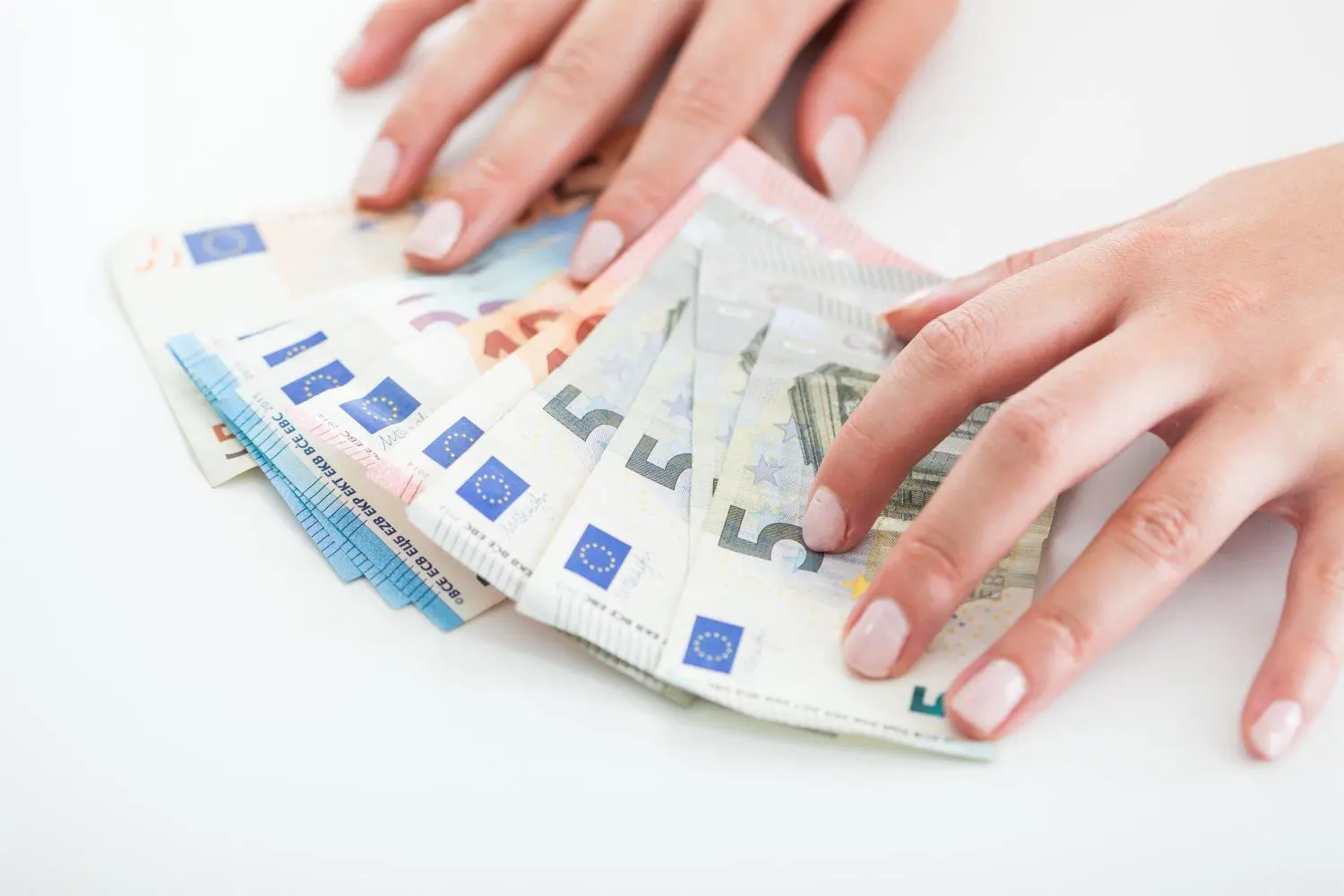 Frauen aus ganz Deutschland sind auf einen Betrüger reingefallen, haben ihm Geld geliehen, es aber nie oder nur Bruchstücke wieder zurückbekommen.⇥