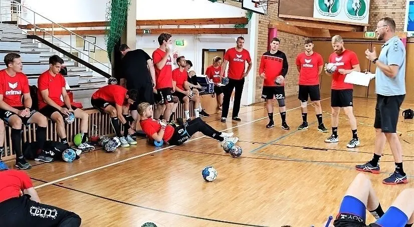 Erste Besprechung der HSG Nordhorn-Lingen beim Start in die Trainingswoche. ⇥