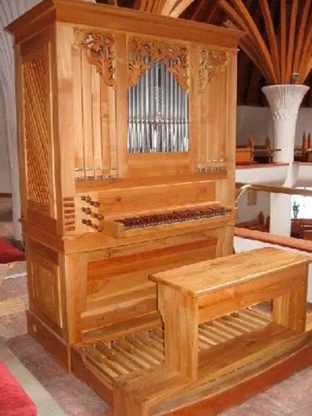 So ähnlich wird die Orgel für Saathain aussehen, die gegenwärtig gebaut wird.