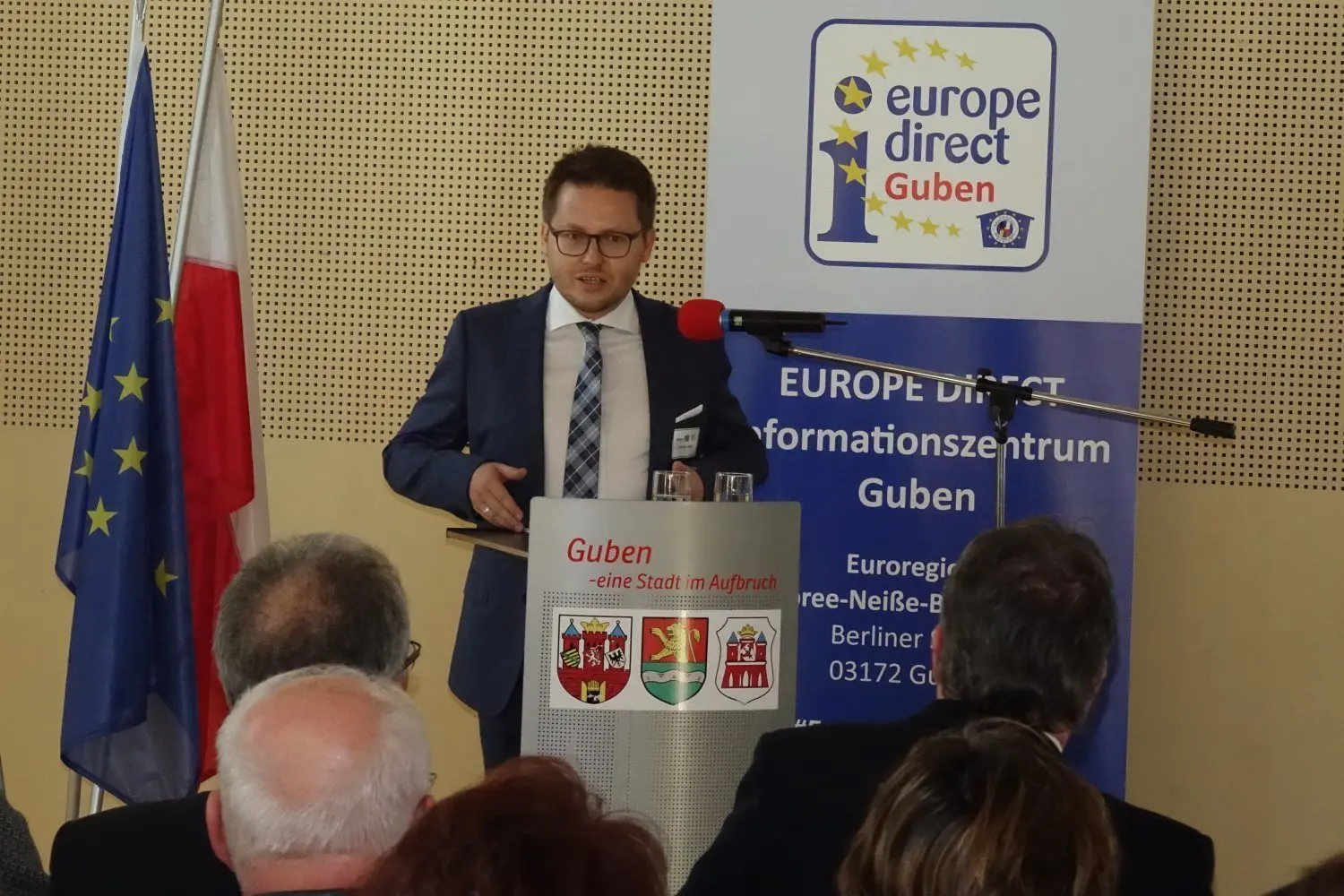 Carsten Jacob von der Euroregion eröffnet die Infozentrale