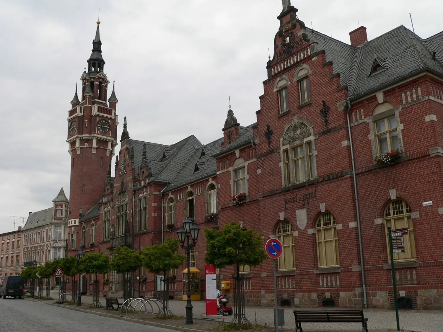 Der barrierefreie Innenstadtrundkurs führt Sehenswürdigkeiten der Stadt, unter anderem das Rathaus.
