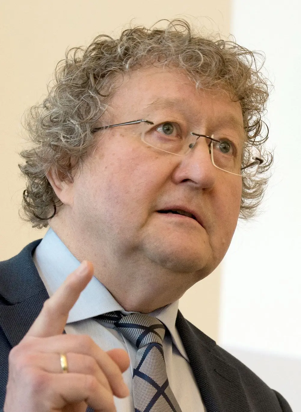 Werner Patzelt warnte, Probleme zu ignorieren, die das Aufkommen des Rechtspopulismus mit befördert haben.
