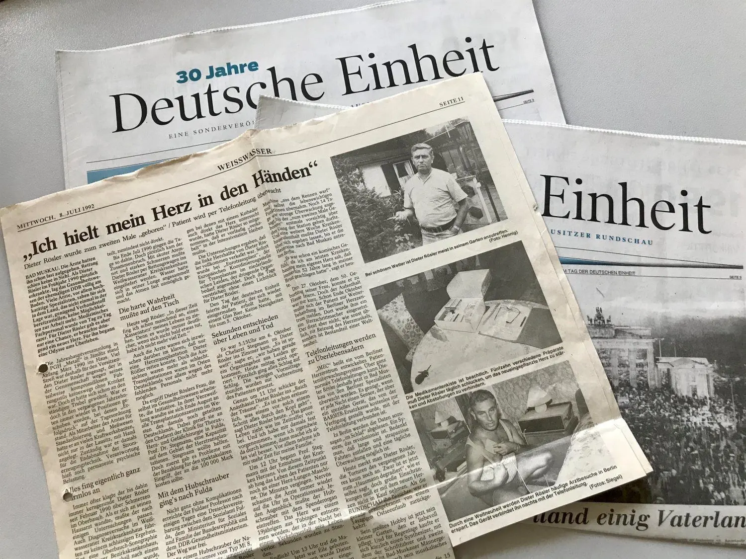 Den Zeitungsbericht über seine Herzgeschichte aus dem Jahr 1992 in der Lausitzer Rundschau hat sich Dieter Rösler aufgehoben. Mit der Deutschen Einheit verbindet er seine Genesung.