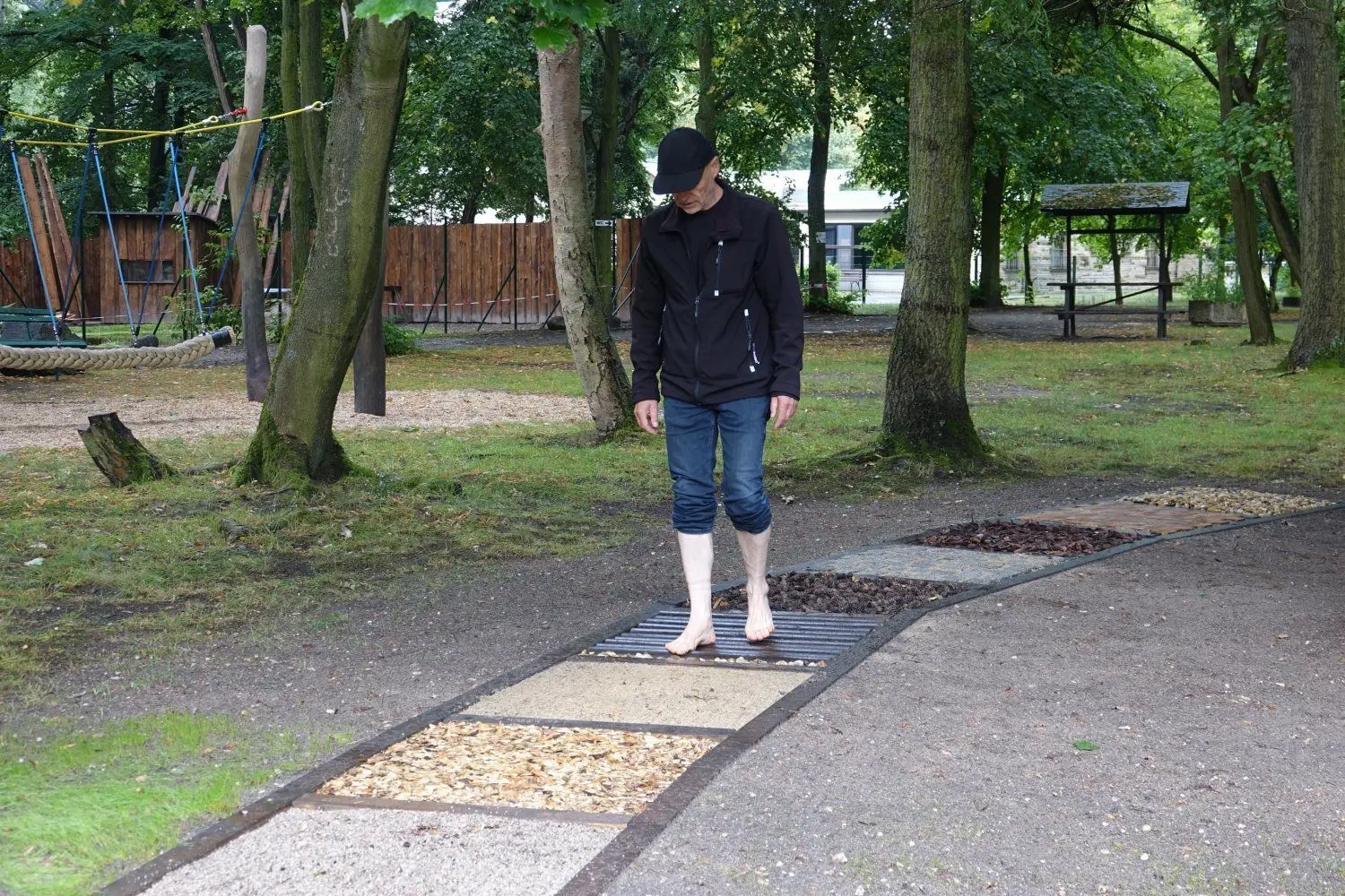 Bevor die Bürgermeister der Region wegen des Kohlegeldes wieder mal zum Ministerpräsidenten nach Dresden müssen, können sie vorher den „Gang nach Canossa“ im Tierpark Weißwasser üben.