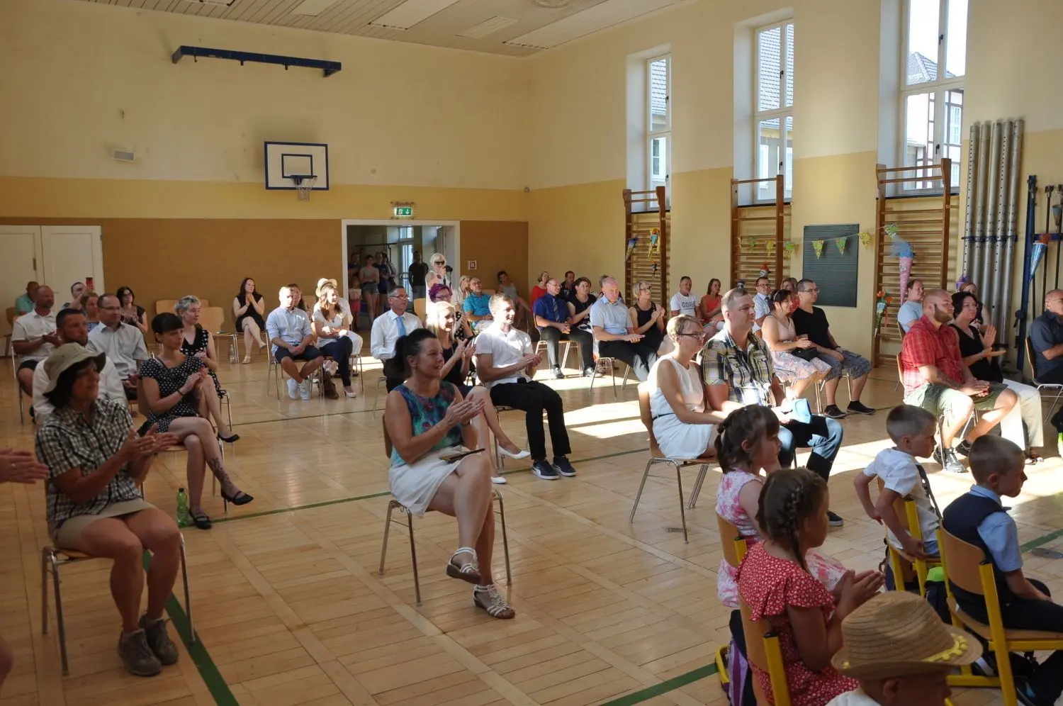 Nur zwei Angehörige je Kind sind zur Einschulungsfeier in der Turnhalle im Robert-Reiss-Grundschulzentrum in Bad Liebenwerda zugelassen.