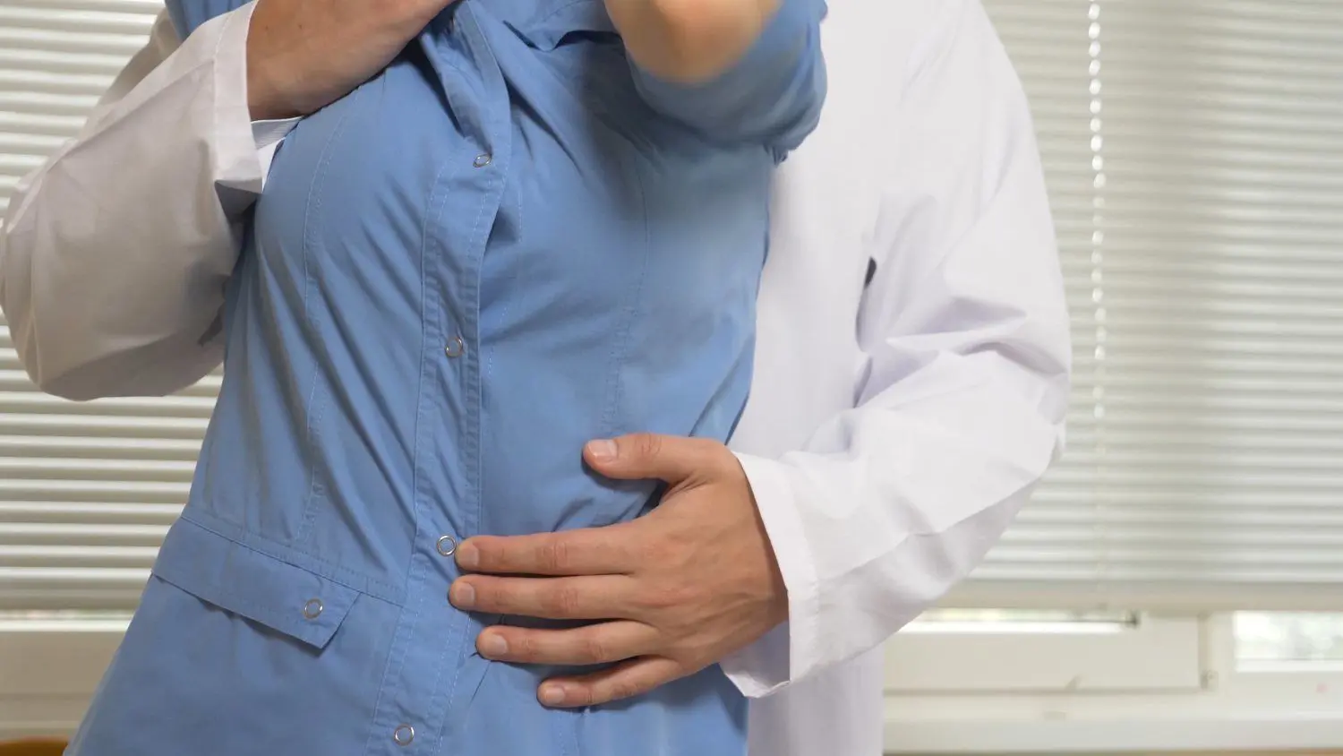 Mehrere Frauen werfen einem Arzt am Elbe-Elster Klinikum sexuelle Belästigungen in Behandlungen vor.