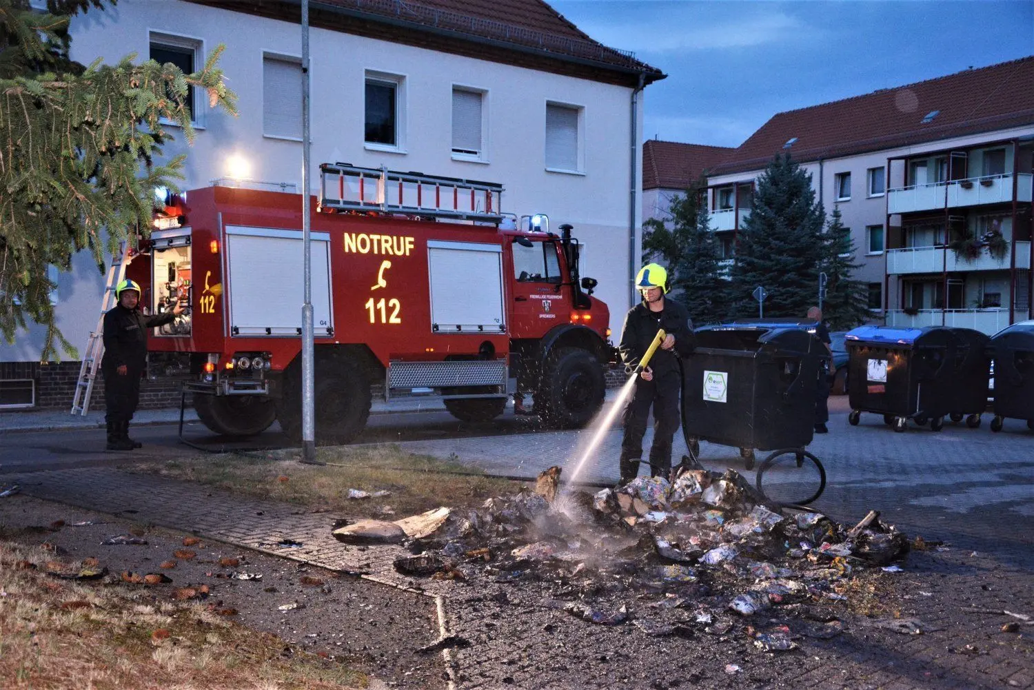 Die Brandserie im Sommer 2019 in Spremberg: Auch ein Müllcontainer im Knappenweg brannte damals. ⇥