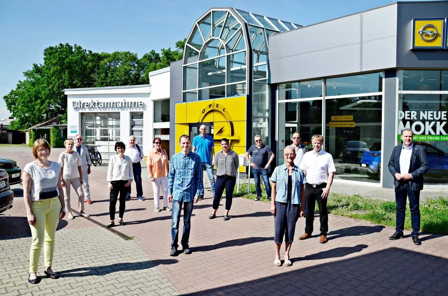 Organisatoren und beteiligte Ärzte an einer zusätzlichen Corona-Impfaktion für 1000 Menschen in Finsterwalde. Geimpft wird am 12. und 13. Juni 2021 im Autohaus Meyer & Ziegler.