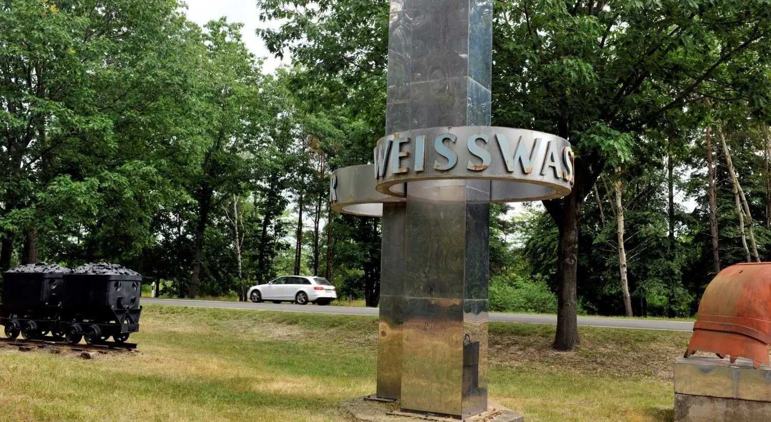 Dass Weißwasser eine Glas- und Bergarbeiterstadt ist, ist schon am Stadteingang zu sehen. Nun will die Stadt vor allem vom Strukturwandel profitieren. Für die ersten Millionen gibt es grünes Licht.